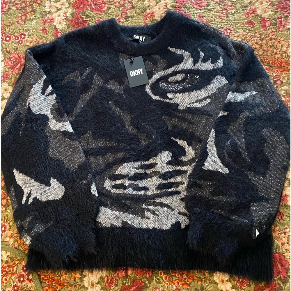 Soft and stunning crew neck sweater size M from DKNY new with tags